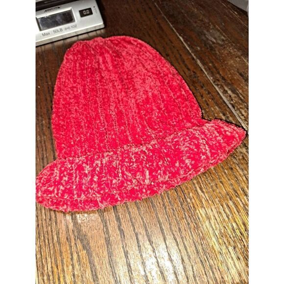 New Fabletics Strawberry Red The Velvet Yarn Beanie Knit Hat - Picture 5 of 5